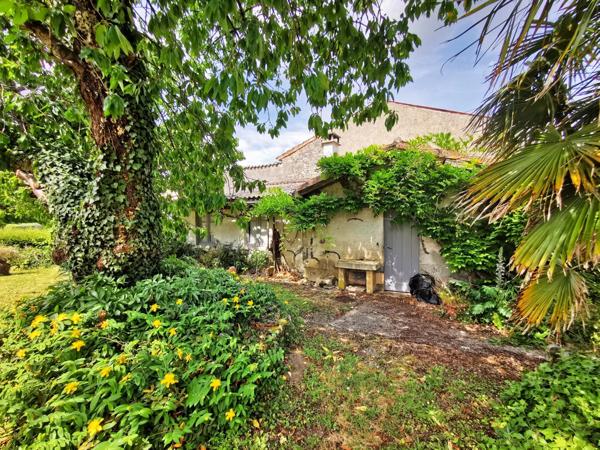 Maison en pierre 4 chambres à rénover 159m2