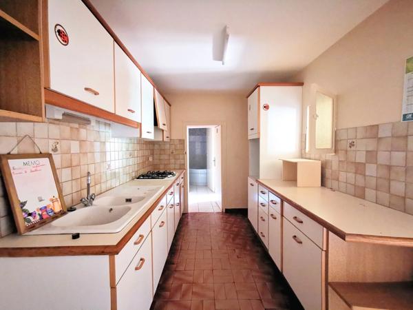 Maison en pierre 4 chambres à rénover 159m2