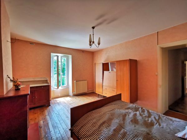 Maison en pierre 4 chambres à rénover 159m2