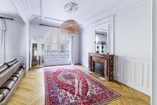 Paris - Appartement T5 Haussmannien - Quartier Montmartre