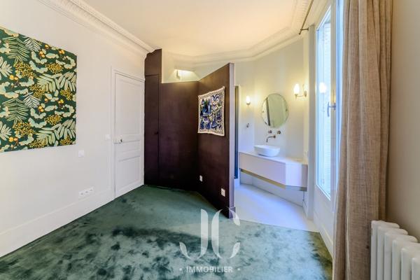Paris - Appartement T5 Haussmannien - Quartier Montmartre