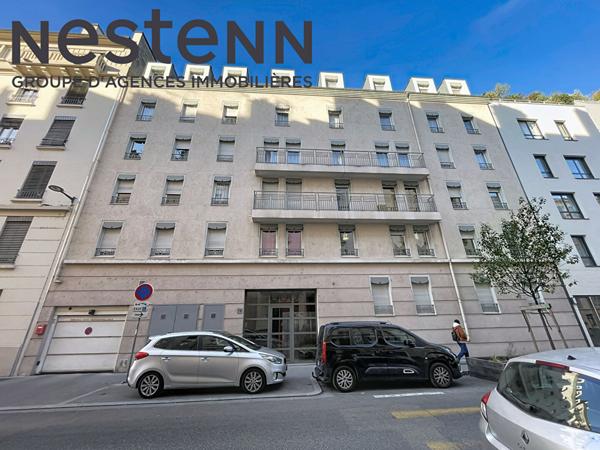 Appartement T3 à rénover -Balcon - Commerces - Metro - Bus