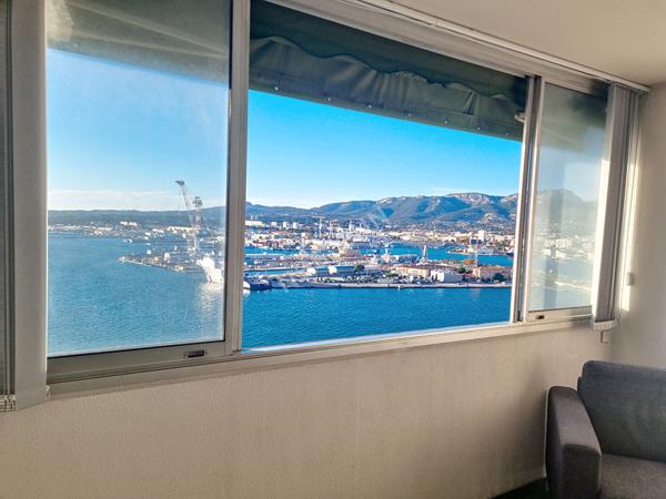 Vue mer exceptionnelle pour cet appartement de 3 piéces Toulon Port de plaisance