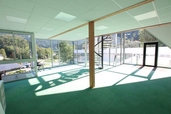 Location local commercial Saint-Jeoire - 137 m² - 1 490 €/mois