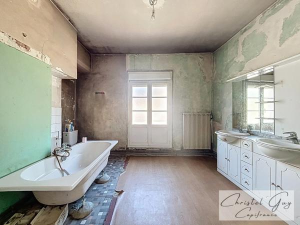 Maison de ville à vendre 3 pièces, coeur de ville MONTVAL SUR LOIR (72), idéale investissement locatif ou première acquisition