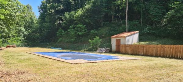 BEAU MAS RENOVE EN 5 APPARTEMENTS  INDEPENDANTS AVEC PISCINE