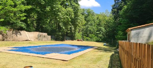 BEAU MAS RENOVE EN 5 APPARTEMENTS  INDEPENDANTS AVEC PISCINE