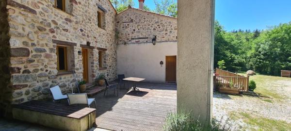 BEAU MAS RENOVE EN 5 APPARTEMENTS  INDEPENDANTS AVEC PISCINE