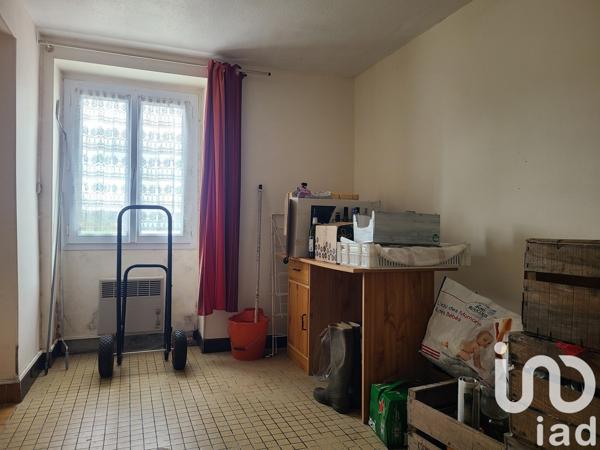 Maison rustique 3 pièces de 64 m² à Vernoil-le-Fourrier (49390)