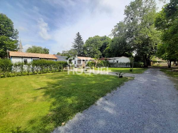 ANCIEN CAMPING 8 CHALETS à LAAS