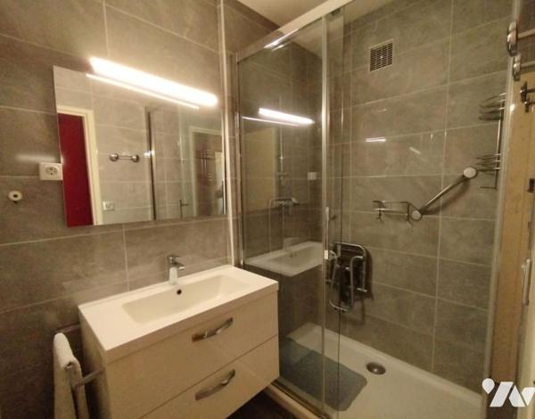 Appartement traversant, 3 pièces 64m², proximité tous commerces