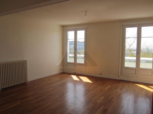 A LOUER BREST APPARTEMENT T3 CENTRE VILLE VUE MER BALCON ASCENSEUR