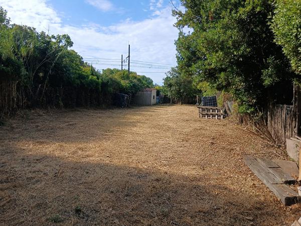 NEVIAN - Terrain à bâtir 695 m²