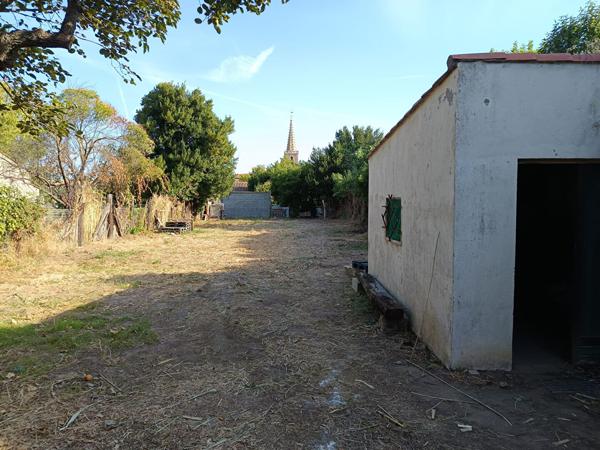 NEVIAN - Terrain à bâtir 695 m²