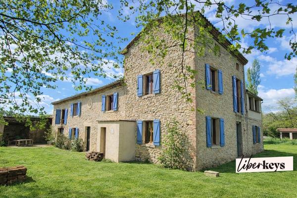 Bastide du XIXe siècle – 300 m² habitables – Dépendances 200 m2 – 3,5 hectares – Fort potentiel