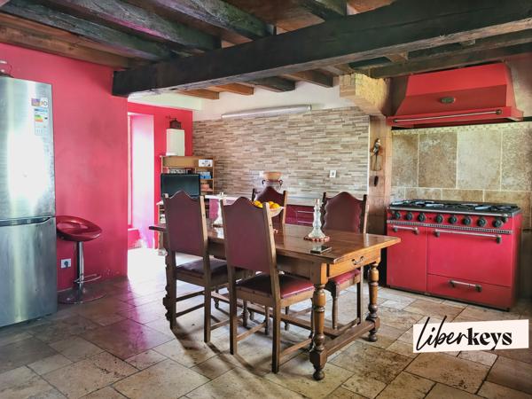 Bastide du XIXe siècle – 300 m² habitables – Dépendances 200 m2 – 3,5 hectares – Fort potentiel