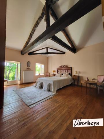 Bastide du XIXe siècle – 300 m² habitables – Dépendances 200 m2 – 3,5 hectares – Fort potentiel