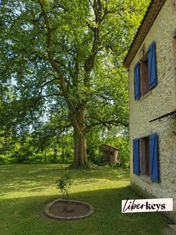 Bastide du XIXe siècle – 300 m² habitables – Dépendances 200 m2 – 3,5 hectares – Fort potentiel