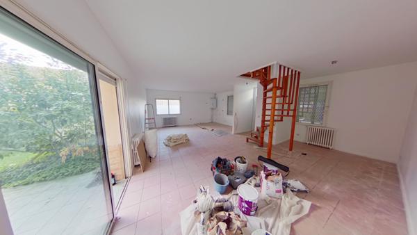 Talence Maison en Pierre avec jardin, cave et emplacement voiture.