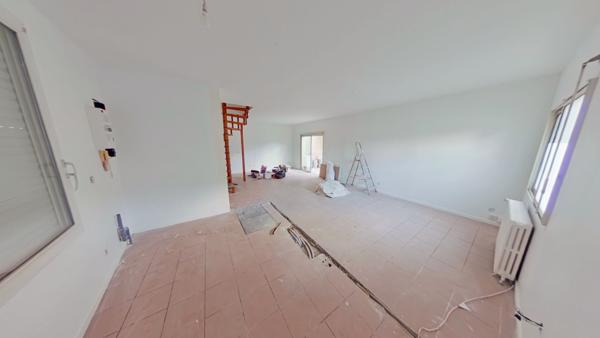 Talence Maison en Pierre avec jardin, cave et emplacement voiture.