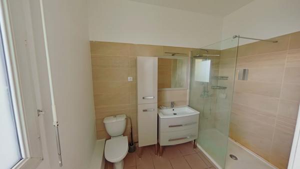 Talence Maison en Pierre avec jardin, cave et emplacement voiture.