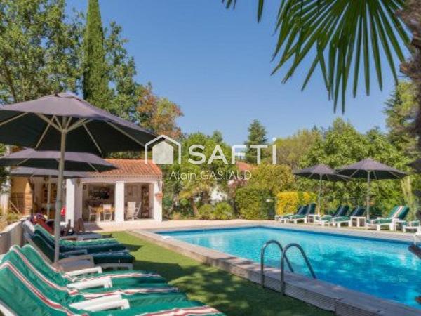 Très belle Propriété au calme de 8000 m2 et proche de tout aux Arcs!!! Gare 15 mn, Mer 25 mn, Aéroport Nice 40 mn, Un Havre de Paix!!!