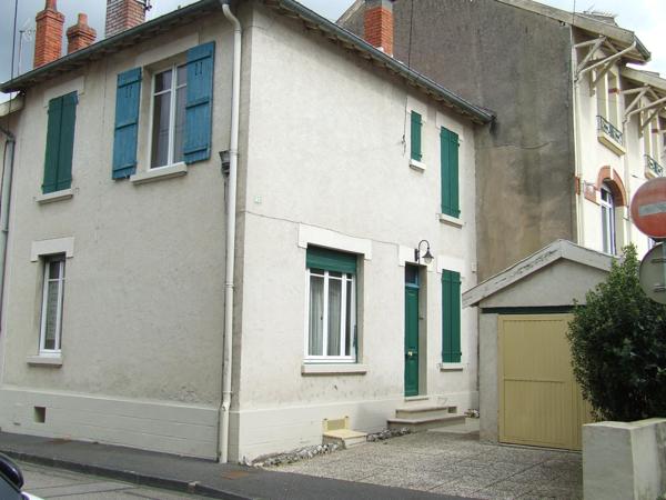 Maison à rénover avec cour et garage, proche lycée !