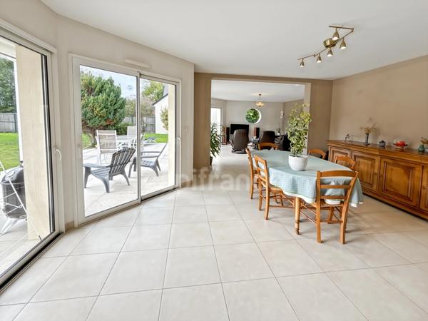 Maison à vendre 7 pièces CHANGE (72)