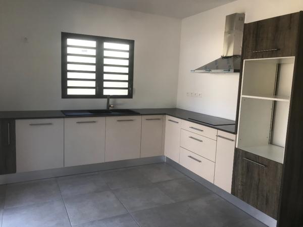 Villa F4 récente Sainte-Anne