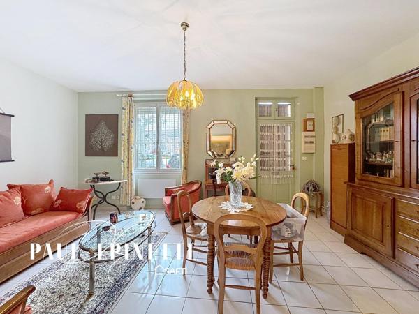 Immeuble avec jardin et annexe