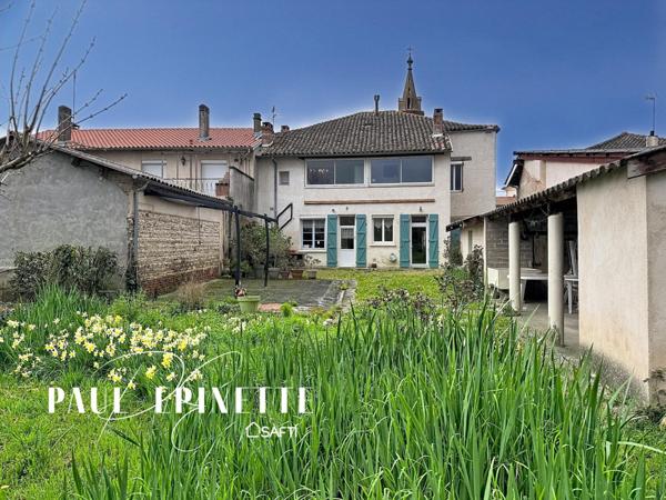 Immeuble avec jardin et annexe