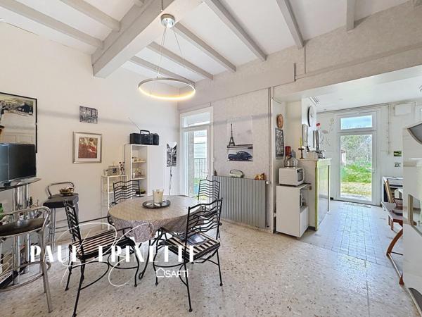 Immeuble avec jardin et annexe