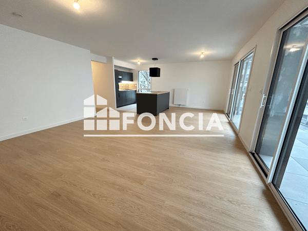 Location Appartement 4 pièces 98.03 m² - 10 RUE DU 116 R.I. Vannes 56000