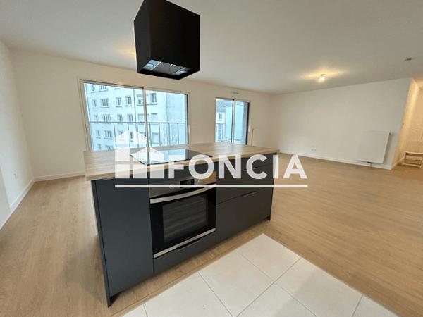 Location Appartement 4 pièces 98.03 m² - 10 RUE DU 116 R.I. Vannes 56000