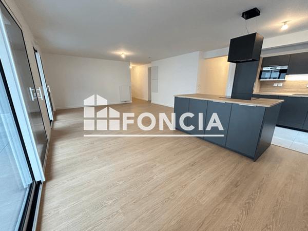 Location Appartement 4 pièces 98.03 m² - 10 RUE DU 116 R.I. Vannes 56000
