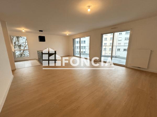 Location Appartement 4 pièces 98.03 m² - 10 RUE DU 116 R.I. Vannes 56000