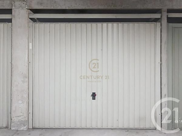 Parking à vendre  15 m 2   LYON  - 69008