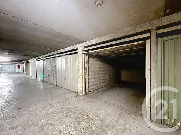 Parking à vendre  15 m 2   LYON  - 69008