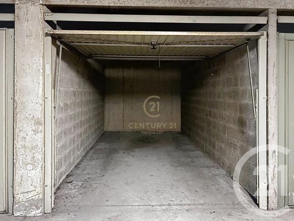 Parking à vendre  15 m 2   LYON  - 69008