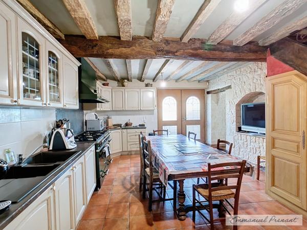 Dpt Loir et Cher (41), à vendre CELLE maison P10 de 210 m² - Terrain de 1 211,00 m²