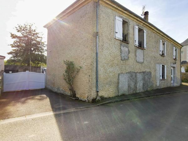 Dpt Loir et Cher (41), à vendre CELLE maison P10 de 210 m² - Terrain de 1 211,00 m²