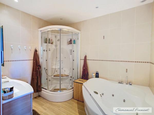 Dpt Loir et Cher (41), à vendre CELLE maison P10 de 210 m² - Terrain de 1 211,00 m²