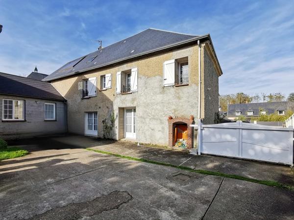 Dpt Loir et Cher (41), à vendre CELLE maison P10 de 210 m² - Terrain de 1 211,00 m²