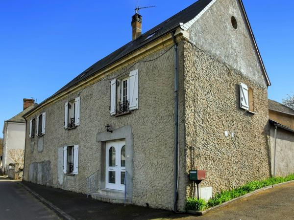 Dpt Loir et Cher (41), à vendre CELLE maison P10 de 210 m² - Terrain de 1 211,00 m²