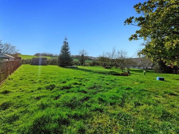 Dpt Loir et Cher (41), à vendre CELLE maison P10 de 210 m² - Terrain de 1 211,00 m²