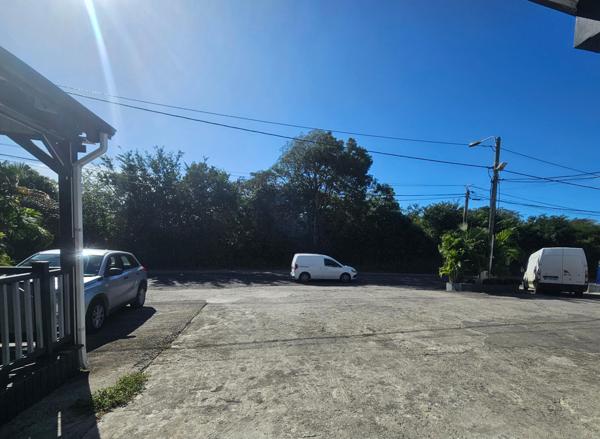 Bord de Nationale, parking, local 35 m2