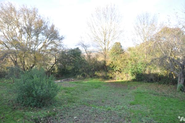 Prox AURIGNAC  grande maison de village rénovée dépendances et terrain 1878m²; prix : 240.000 € C.C.