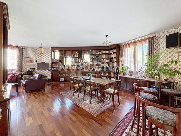 Grande Maison Bron Essarts - 163m2 - 4 Chambres - Cour intérieure - 69500 BRON