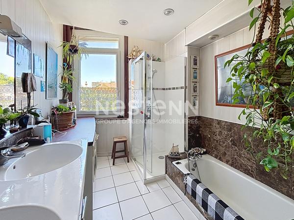 Grande Maison Bron Essarts - 163m2 - 4 Chambres - Cour intérieure - 69500 BRON