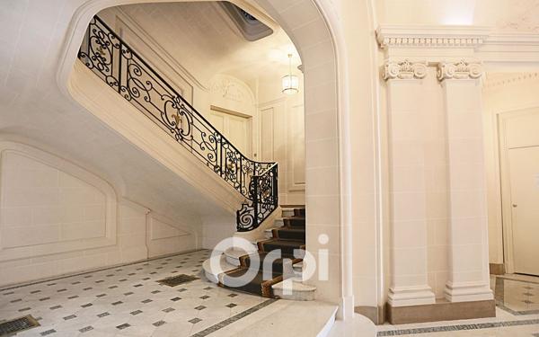 Appartement à louer    4 pièces • 100,75 m2 Paris 8